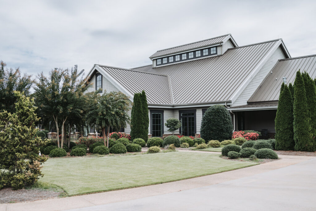 Winery Wedding Venue in Georgia. Yonah Mountain Vineyards.